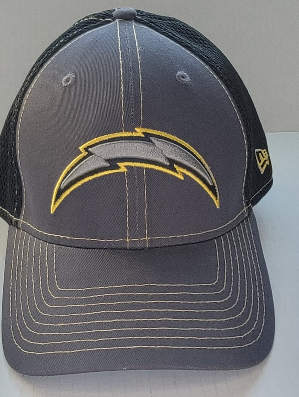 L.A. Chargers New Era Fitted Ball Cap Large/X-Large Mesh Back Black Grey Blue